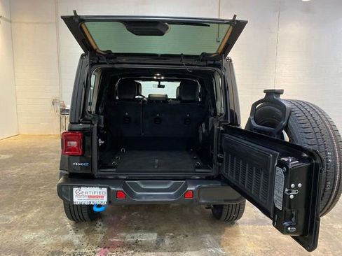 Used 2022 Jeep Wrangler Unlimited Sahara AWD/4WD image 10