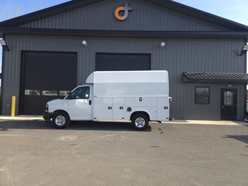 Used 2019 Chevrolet Express 3500 w/ Power Convenience Package image 25