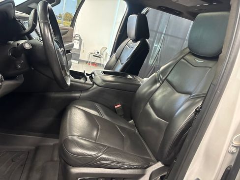 Used 2018 Cadillac Escalade Platinum AWD/4WD image 34