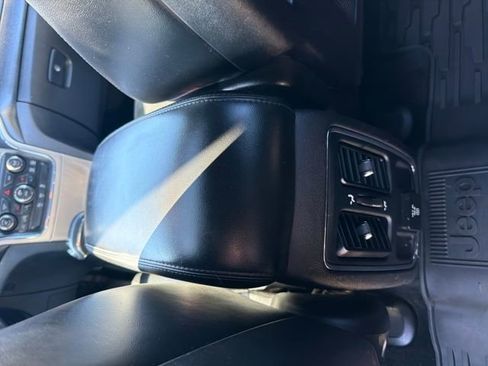 Used 2015 Jeep Grand Cherokee Altitude image 25
