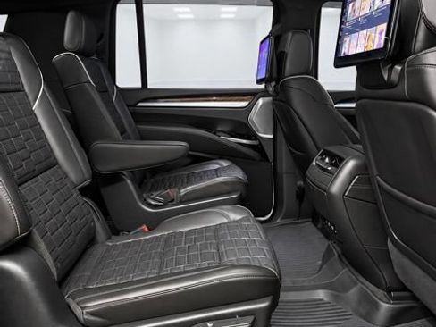 Used 2025 Cadillac Escalade ESV Sport Platinum AWD/4WD image 23