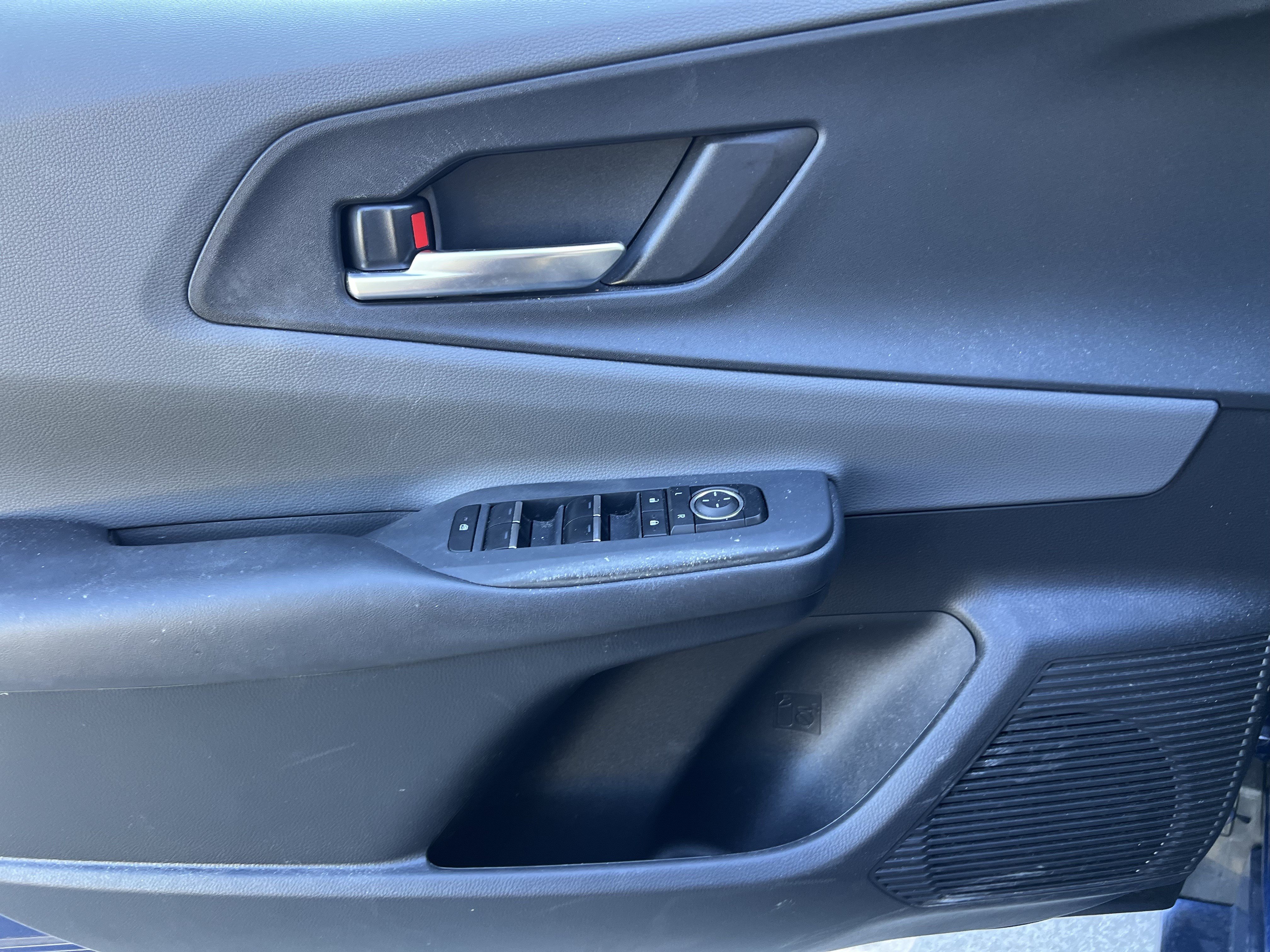 Used 2025 Toyota Prius XLE FWD image 14