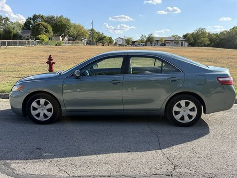 Used 2007 Toyota Camry LE FWD image 1