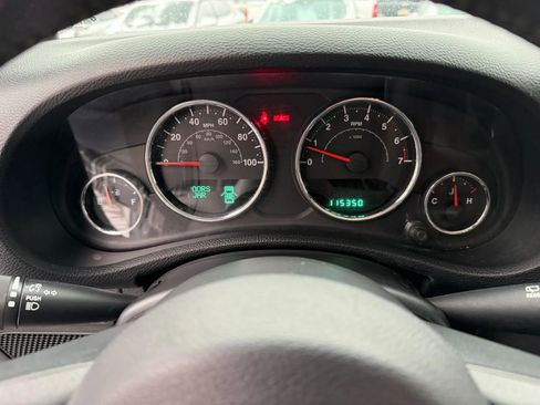 Used 2012 Jeep Wrangler Rubicon w/ PWR Convenience Group image 16