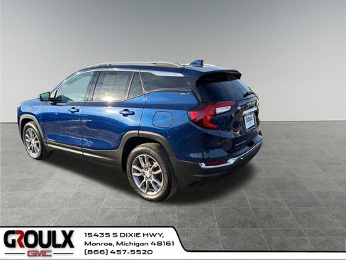 Used 2022 GMC Terrain SLT w/ Tech Package image 4