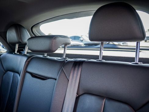 Certified 2025 Audi Q3 2.0T Premium Plus w/ Premium Plus Package image 25