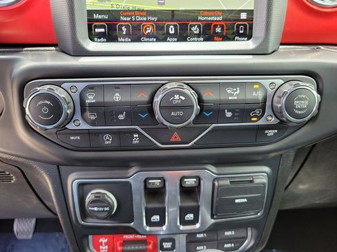 Used 2019 Jeep Wrangler Rubicon AWD/4WD image 27