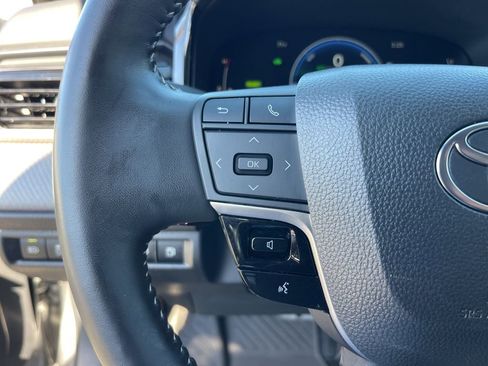 Certified 2025 Toyota Camry SE w/ Convenience Package image 17