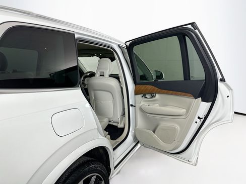 Used 2022 Volvo XC90 T6 Momentum w/ Advanced Package AWD/4WD image 33