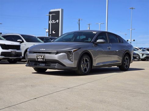 New 2026 Kia K4 LXS image 2