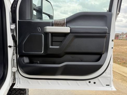 Used 2017 Ford F250 Lariat w/ Lariat Ultimate Package image 19