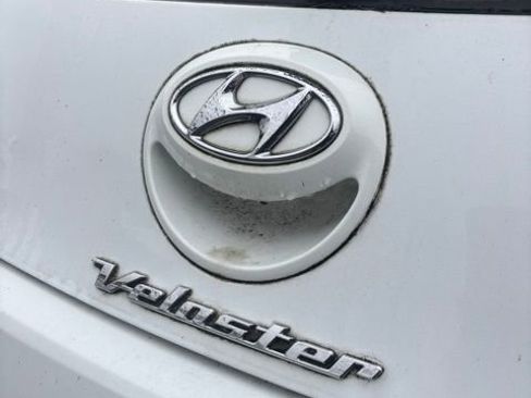 Used 2013 Hyundai Veloster RE:MIX Edition image 9