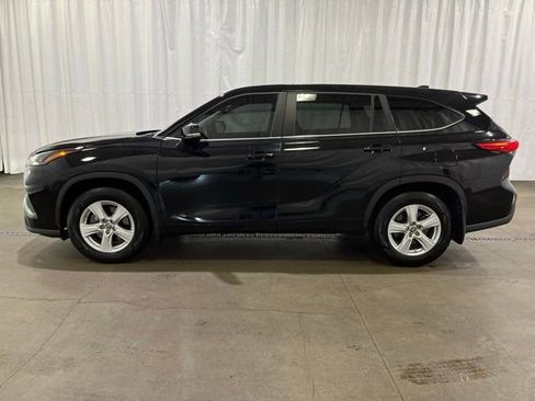 Used 2023 Toyota Highlander LE AWD/4WD image 7