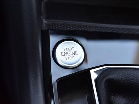 Used 2024 Volkswagen Taos SEL image 17