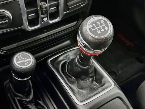 Used 2018 Jeep Wrangler Unlimited Sport S AWD/4WD image 17