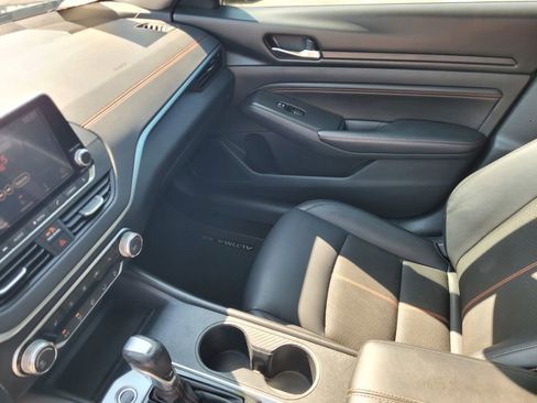 Used 2019 Nissan Altima 2.5 SR w/ SR Premium Package FWD image 12