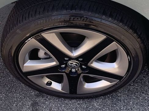Used 2019 Toyota Prius XLE FWD image 33