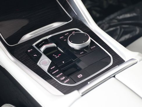 Used 2025 BMW X6 xDrive40i w/ Parking Assistance Package image 20