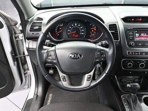 Used 2015 Kia Sorento LX image 23