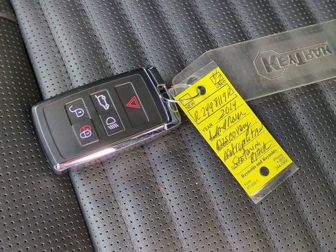 Used 2024 Land Rover Discovery Metropolitan Edition image 36