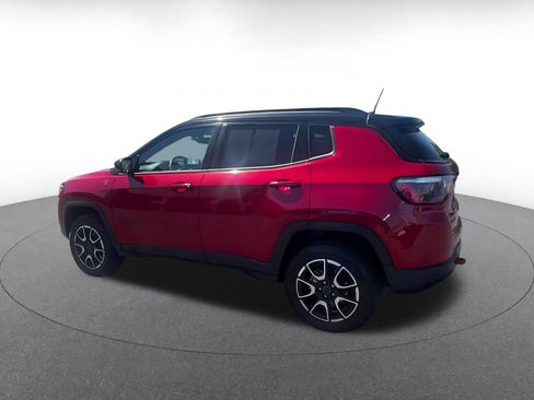 Used 2025 Jeep Compass Trailhawk AWD/4WD image 8