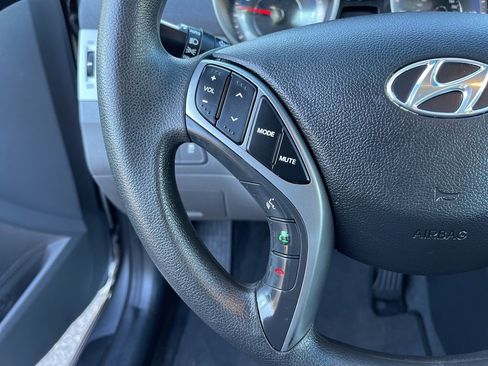 Used 2014 Hyundai Elantra SE w/ Option Group 02 image 16