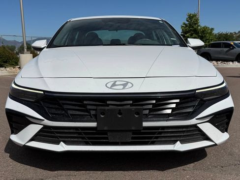 Used 2025 Hyundai Elantra SEL FWD image 2