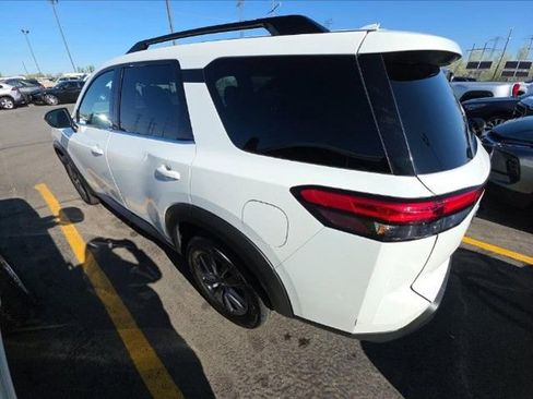 Used 2025 Nissan Pathfinder SV AWD/4WD image 14
