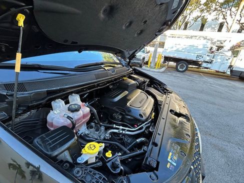 Used 2024 Chrysler Pacifica Touring-L image 28