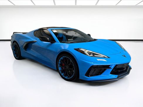 Used 2021 Chevrolet Corvette Stingray Premium Cpe w/ Z51 Performance Package RWD image 3