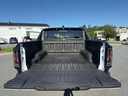 New 2026 GMC Hummer EV 4x4 Crew Cab image 23