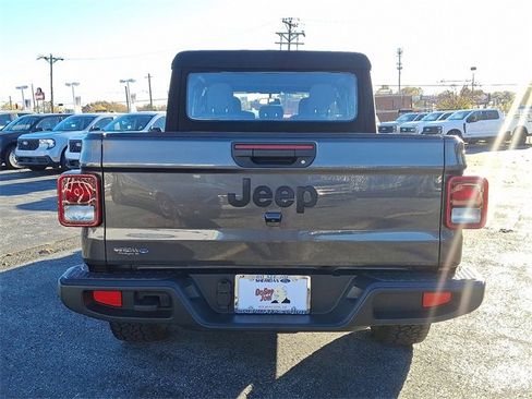 Used 2024 Jeep Gladiator Sport image 5