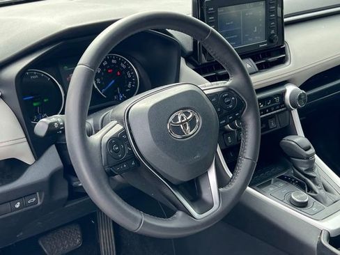Used 2021 Toyota RAV4 XLE w/ Convenience Package image 11