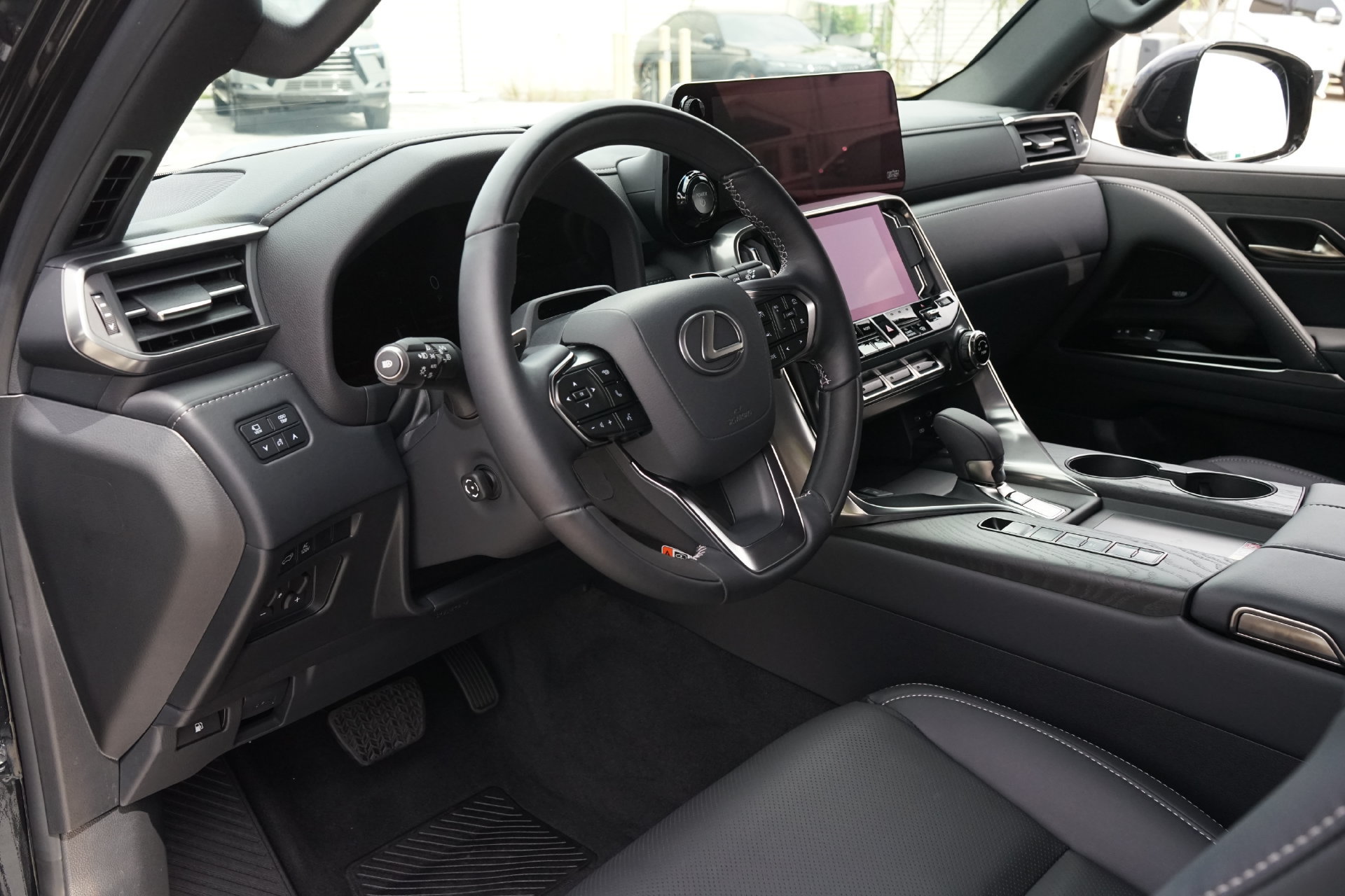Used 2026 Lexus LX 700h Luxury AWD/4WD image 8