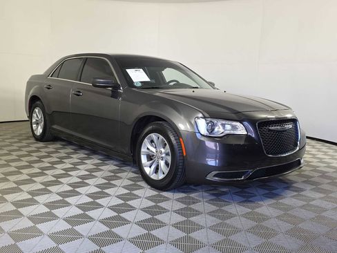 Used 2023 Chrysler 300 Touring image 2