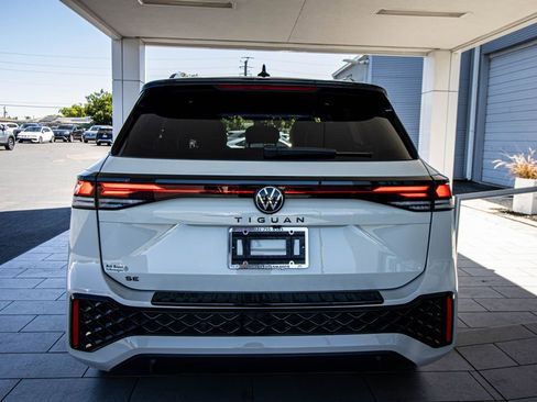 New 2026 Volkswagen Tiguan SE R-Line FWD image 19