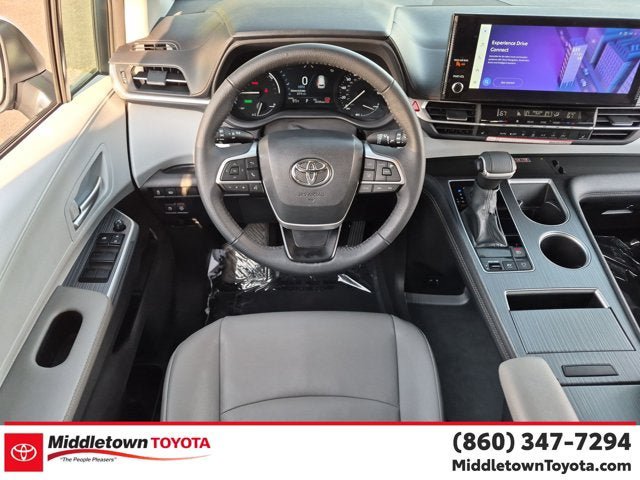 Used 2026 Toyota Sienna XLE FWD image 32