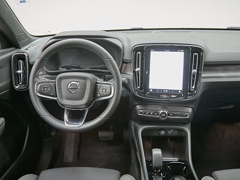 Certified 2023 Volvo C40 Recharge Core w/ Climate Package image 23