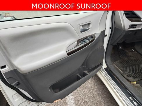 Used 2017 Toyota Sienna XLE Premium w/ Protection Package image 5