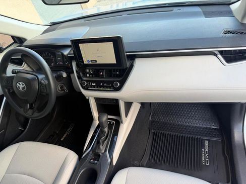Used 2025 Toyota Corolla Cross L image 19