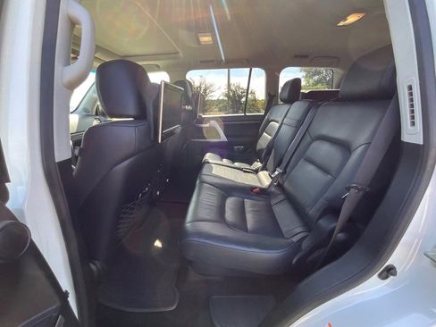 Used 2016 Toyota Land Cruiser image 25