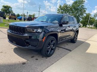 Certified 2023 Jeep Grand Cherokee Altitude AWD/4WD video 1