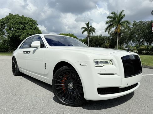 Used 2015 Rolls-Royce Ghost image 1