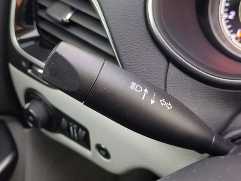 Used 2019 Jeep Cherokee Limited image 26