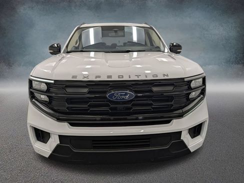 Used 2025 Ford Expedition Active AWD/4WD image 2