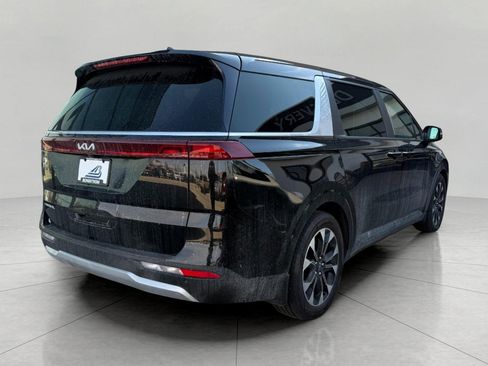 Used 2024 Kia Carnival EX image 11