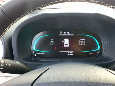 Used 2024 Hyundai Venue Limited image 13