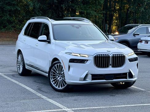 Used 2025 BMW X7 xDrive40i w/ Climate Comfort Package AWD/4WD image 4