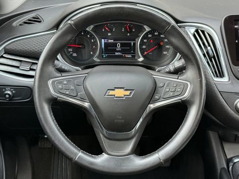 Used 2017 Chevrolet Malibu LT FWD image 26