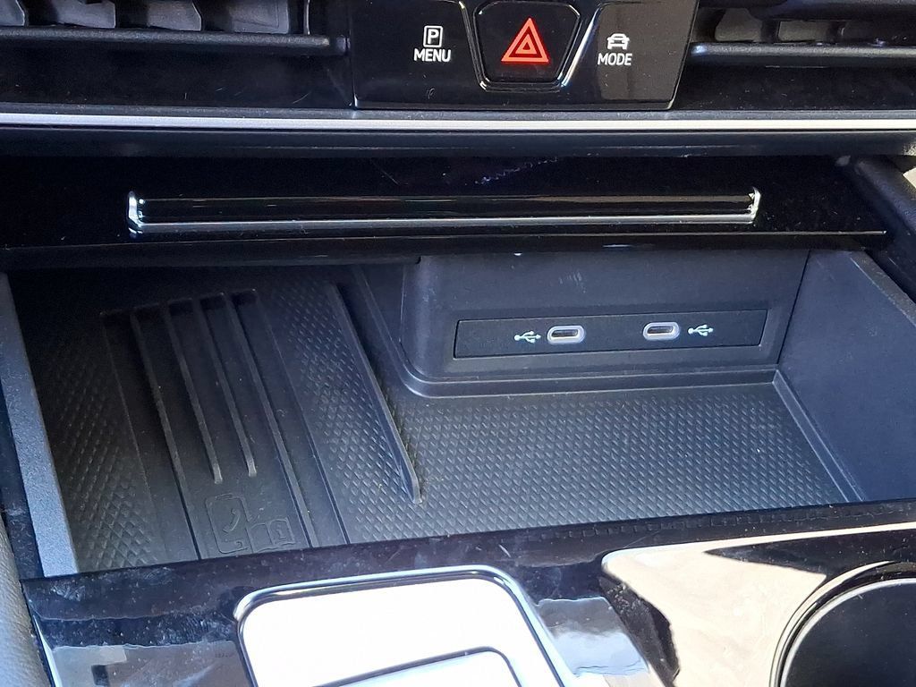 Certified 2025 Volkswagen Atlas Cross Sport SE w/ Panoramic Sunroof Package AWD/4WD image 26